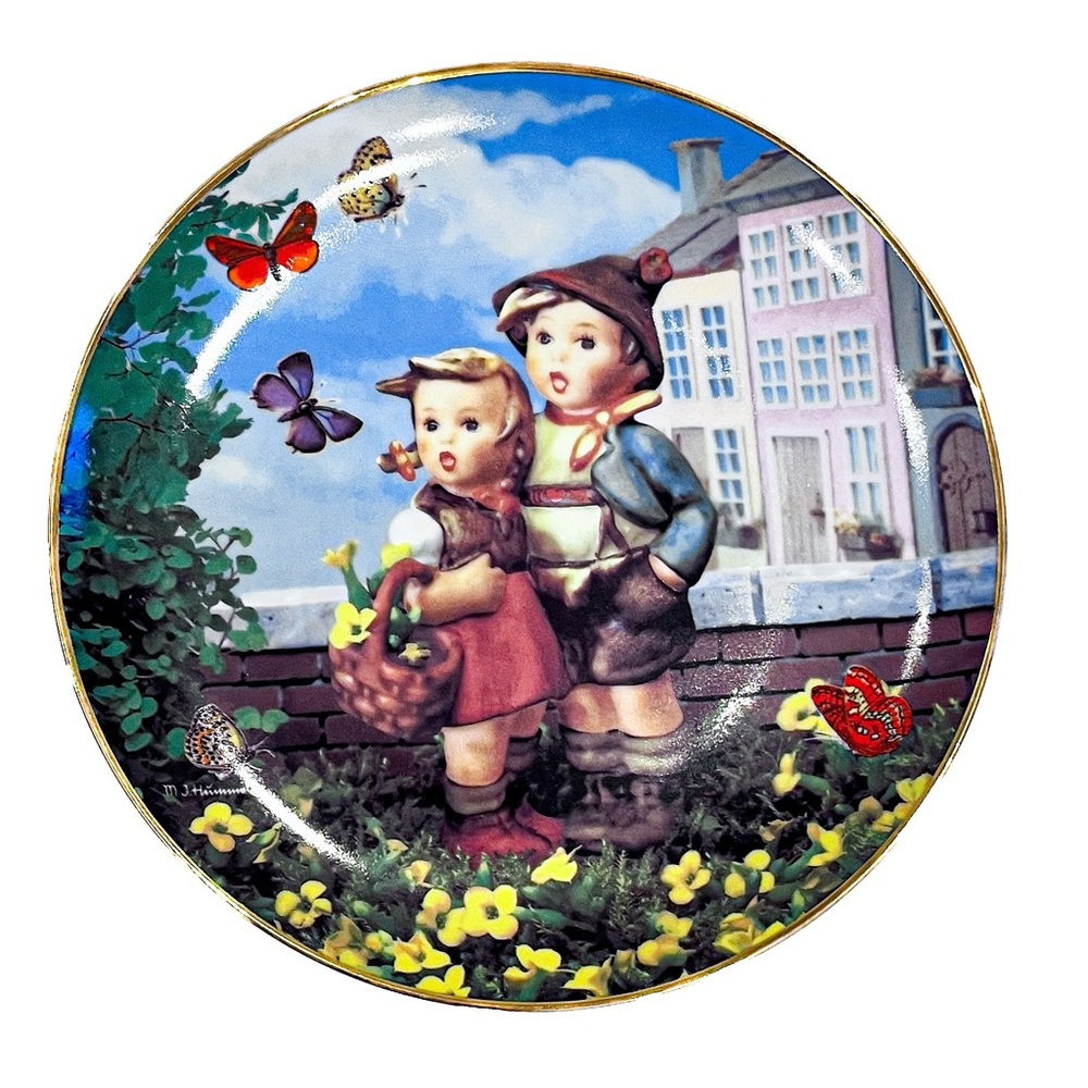 Danbury Mint M J Hummel Little Companions " Surprise" Plate 1992